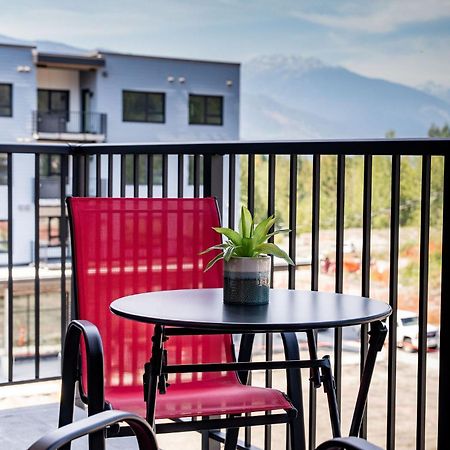 Alpine Haven By Revelstoke Vacationsアパートメント エクステリア 写真
