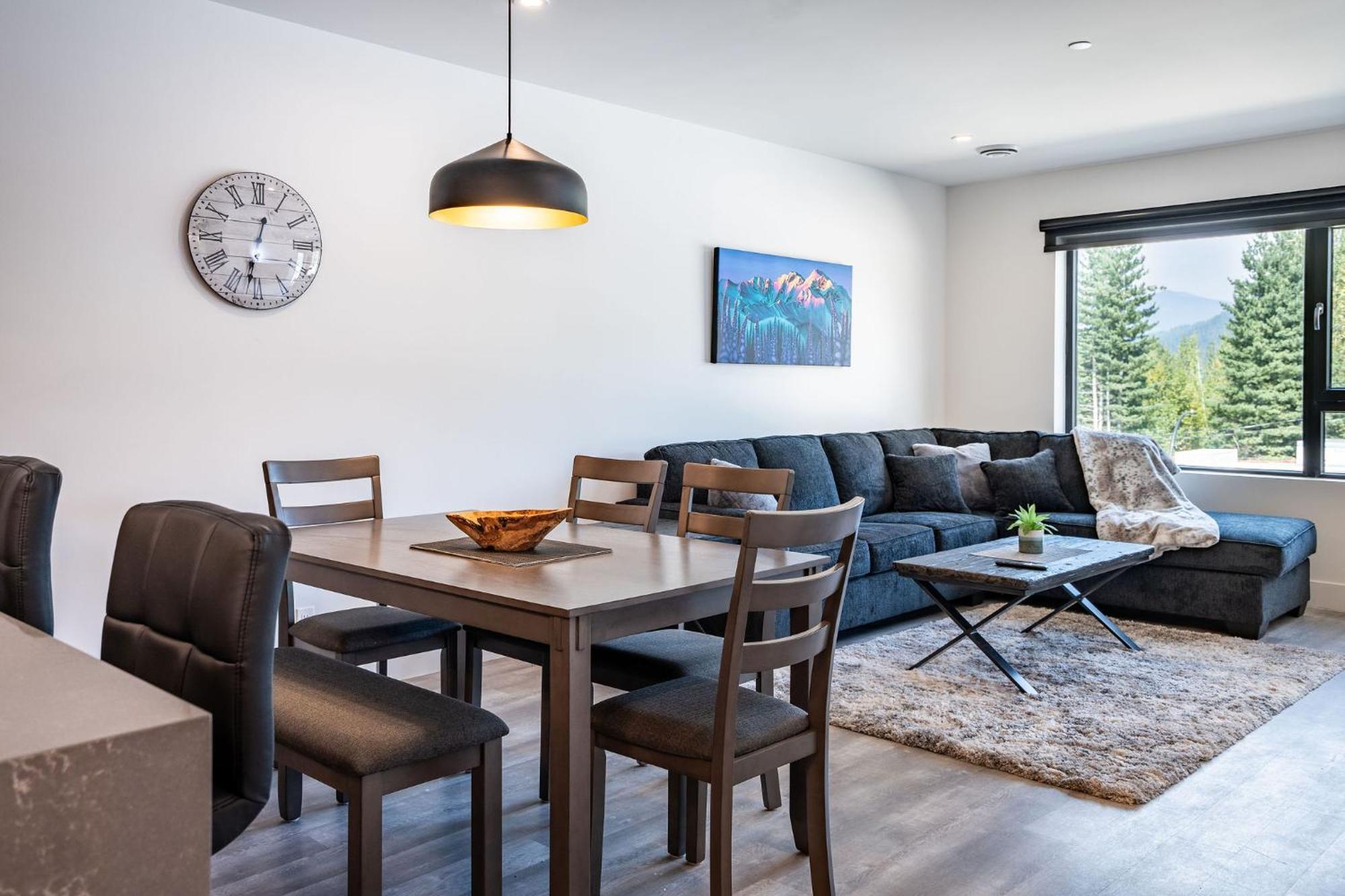 Alpine Haven By Revelstoke Vacationsアパートメント エクステリア 写真