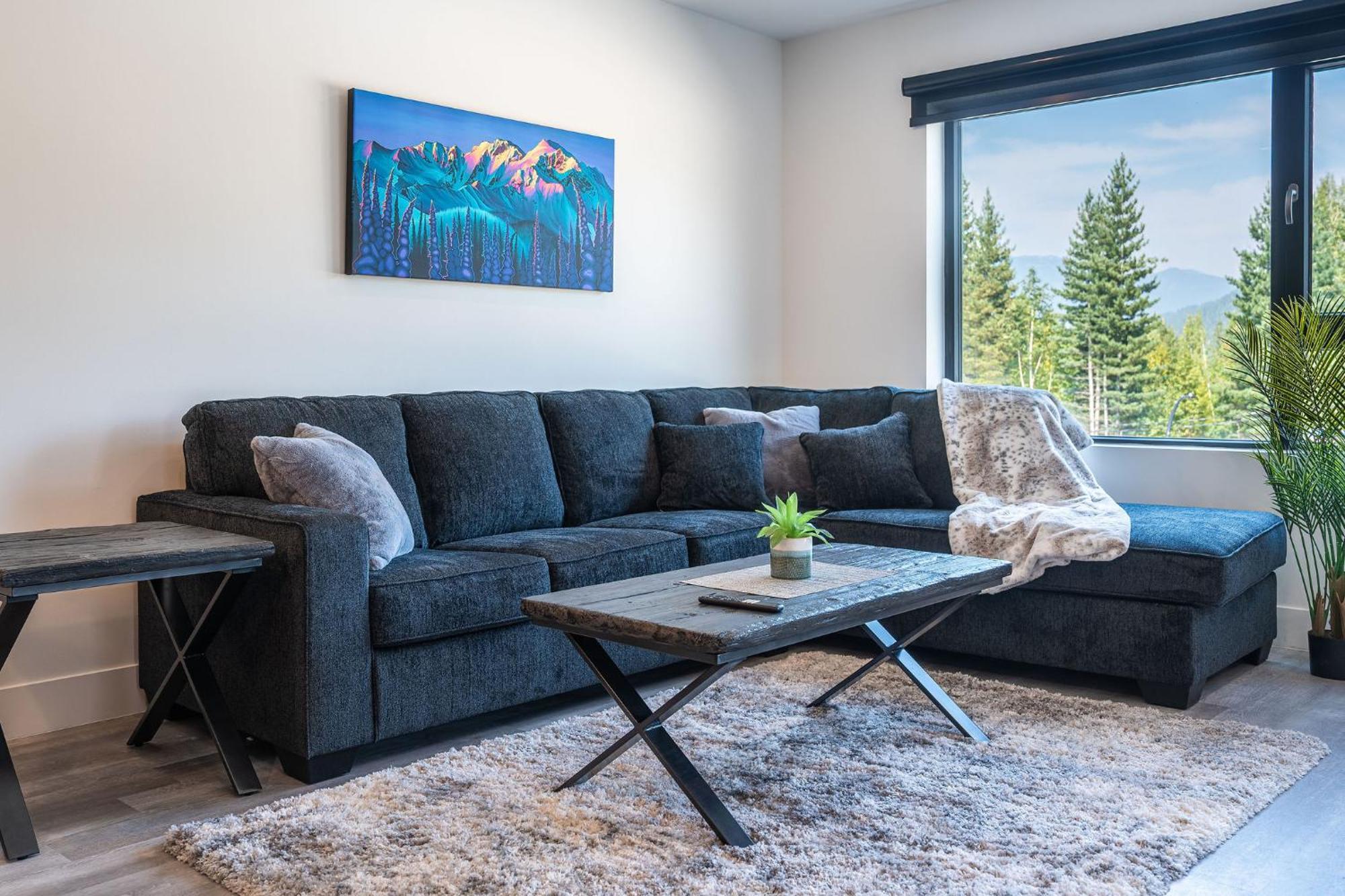 Alpine Haven By Revelstoke Vacationsアパートメント エクステリア 写真