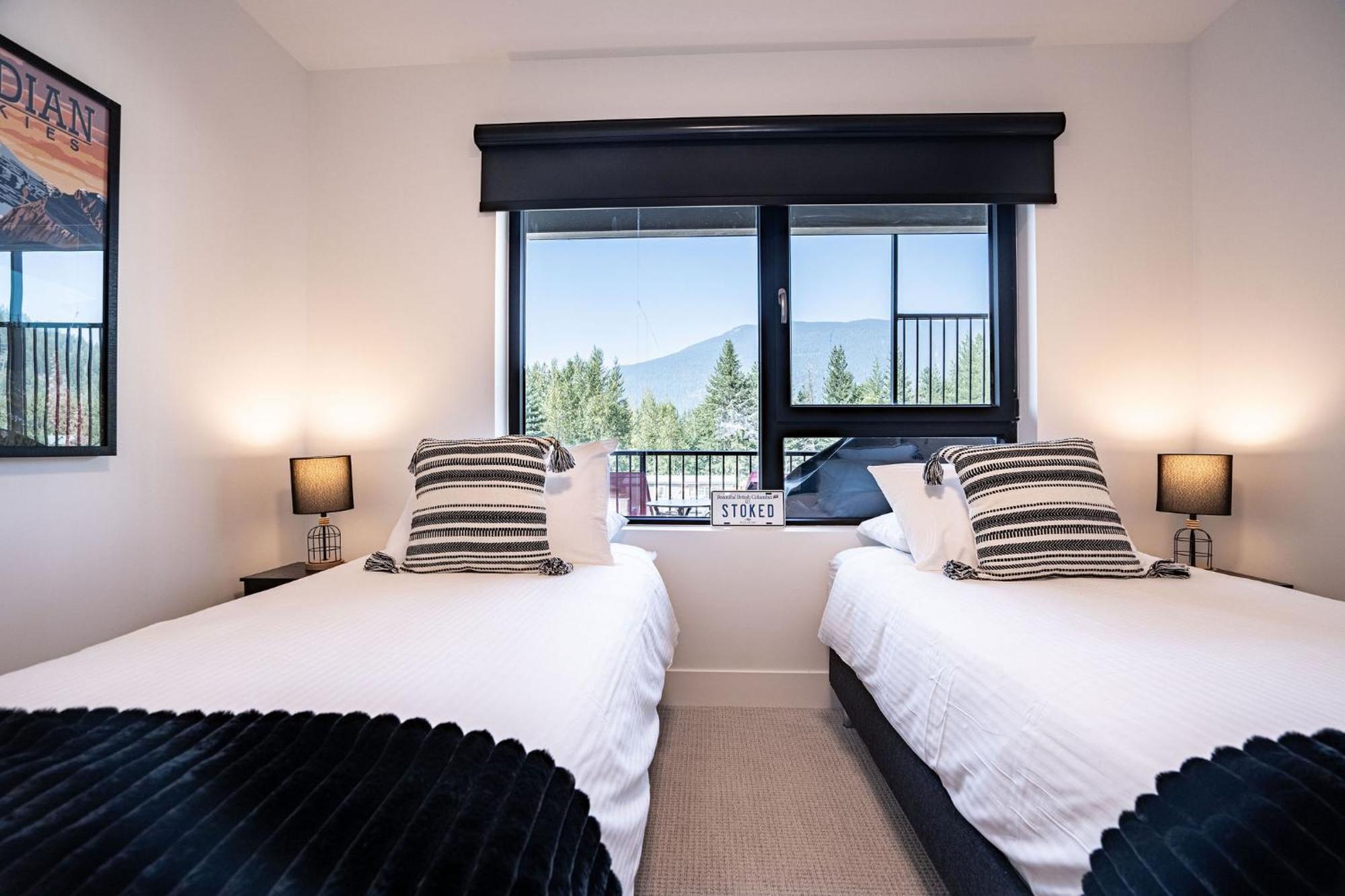 Alpine Haven By Revelstoke Vacationsアパートメント エクステリア 写真